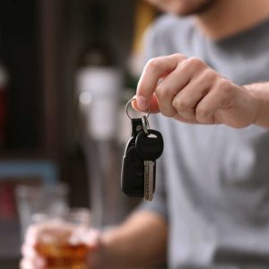 man-holding-car-key-and-alcoholic-beverage-1536x864-1